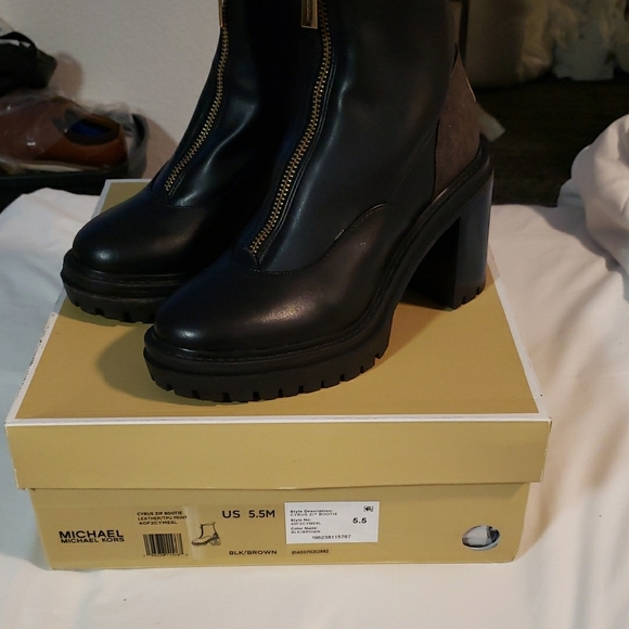 Michael Kors Black Heeled Boots with Rounded Toe - Picture 1 of 6